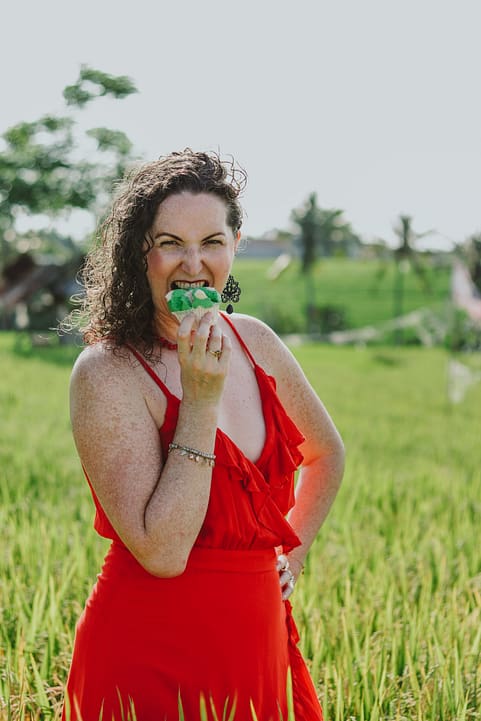 Sarah Potter, Hypnocoach Lady eating an indonesian cake